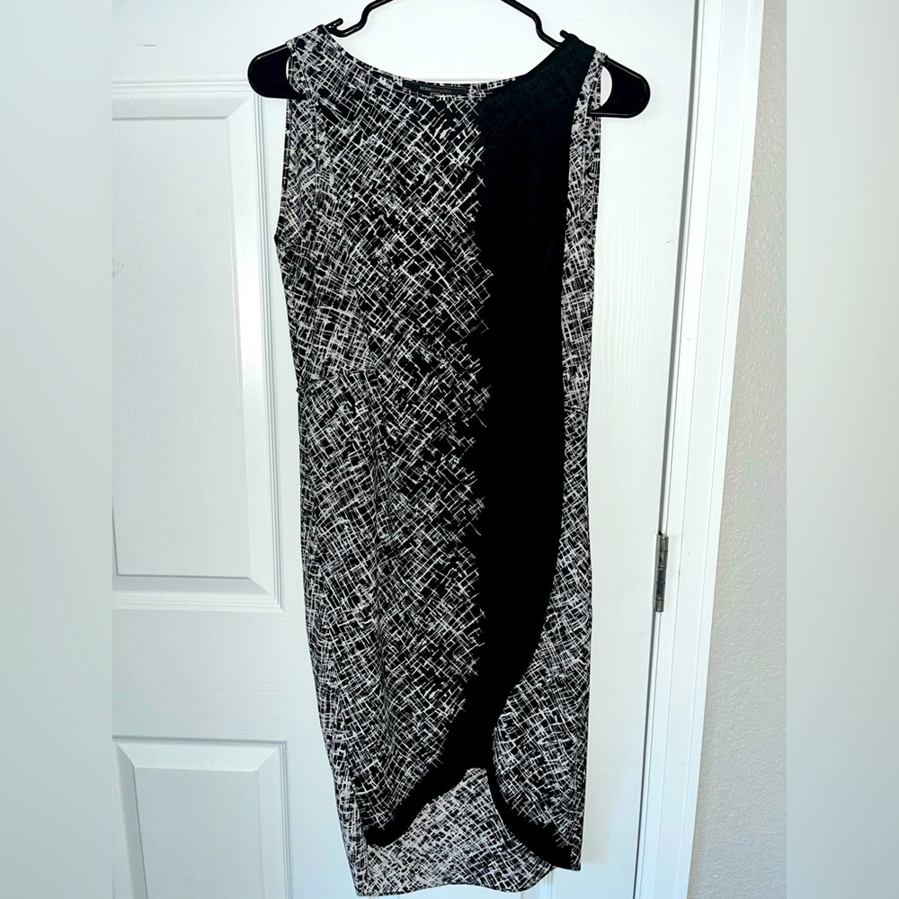 BCBGMaxazria Mini Dress Black/White Pattern, size 6 Petite
